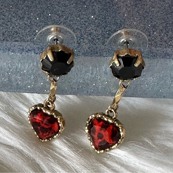 Vintage Betsey Johnson Leopard Print Red Heart Pendant Gold Statement Earrings - Picture 2 of 5
